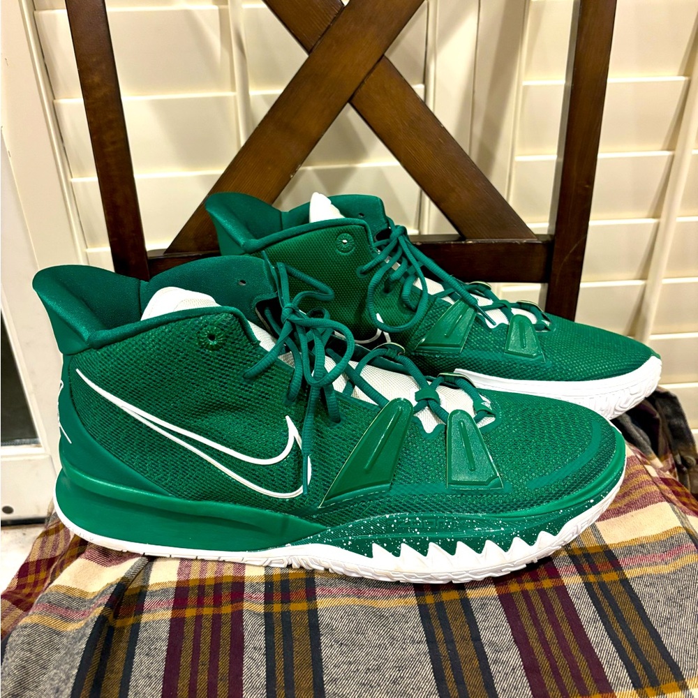 Men’s 17 Nike Kyrie 7 TB